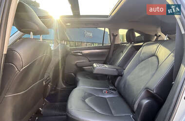 Внедорожник / Кроссовер Toyota Highlander 2020 в 