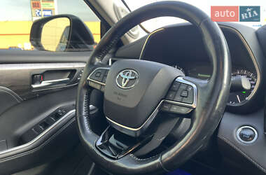 Внедорожник / Кроссовер Toyota Highlander 2020 в 