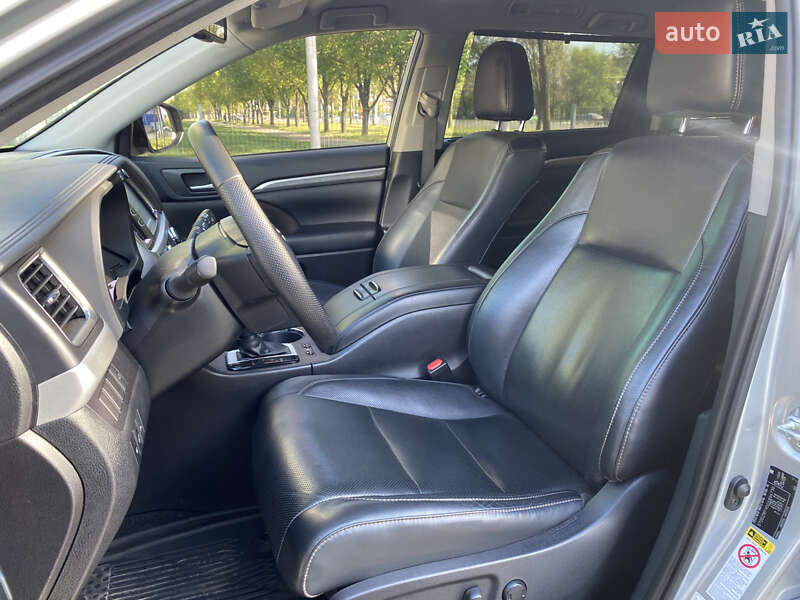 Позашляховик / Кросовер Toyota Highlander 2019 в Дніпрі