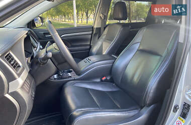 Внедорожник / Кроссовер Toyota Highlander 2019 в 