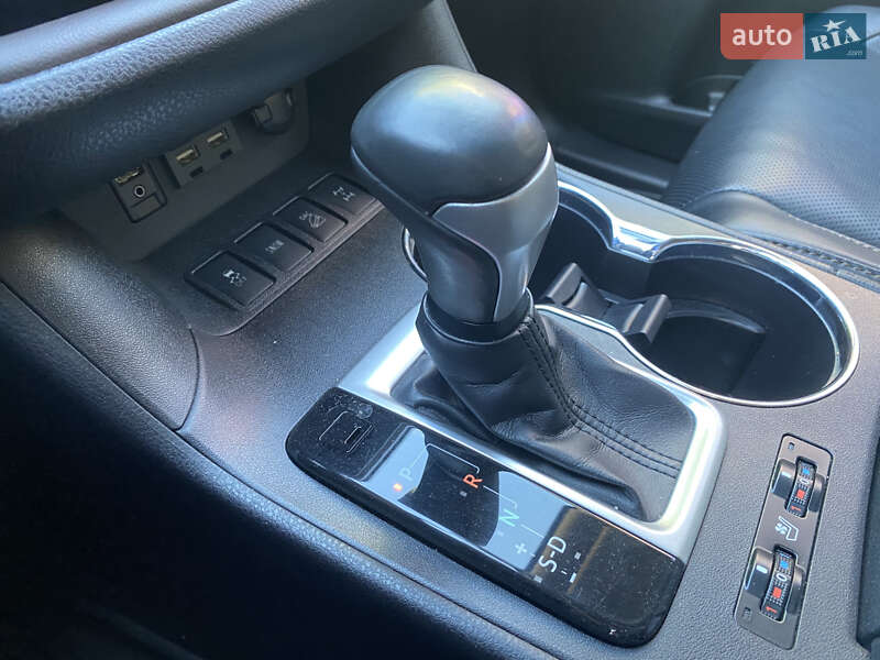 Позашляховик / Кросовер Toyota Highlander 2019 в Дніпрі