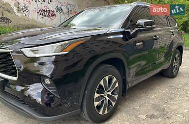 Позашляховик / Кросовер Toyota Highlander 2021 в 
