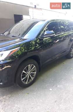 Внедорожник / Кроссовер Toyota Highlander 2018 в 