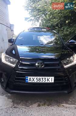 Внедорожник / Кроссовер Toyota Highlander 2018 в Харькове