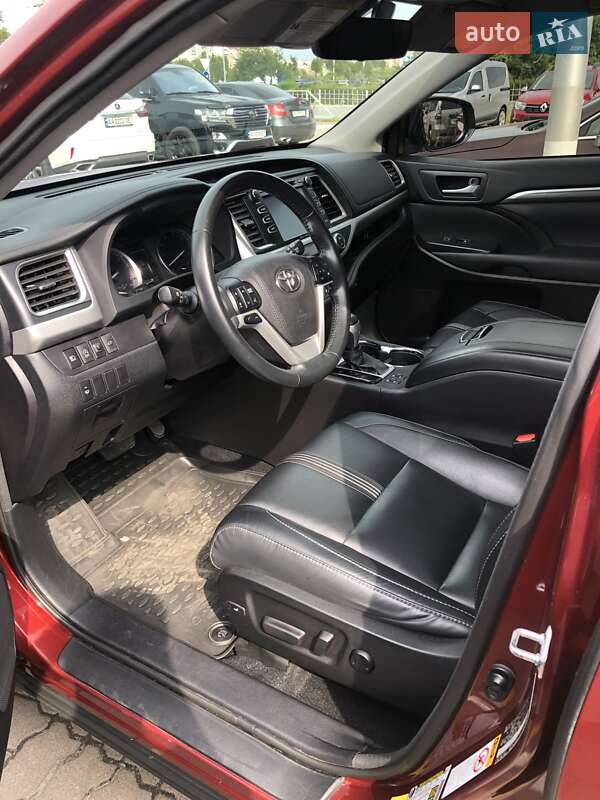 Внедорожник / Кроссовер Toyota Highlander 2017 в Киеве