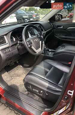 Внедорожник / Кроссовер Toyota Highlander 2017 в 