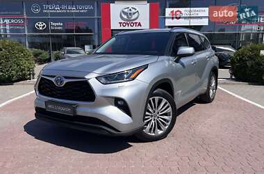 Внедорожник / Кроссовер Toyota Highlander 2023 в Хмельницком
