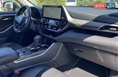 Позашляховик / Кросовер Toyota Highlander 2023 в 