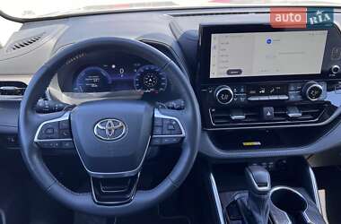 Позашляховик / Кросовер Toyota Highlander 2023 в 