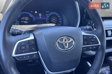 Позашляховик / Кросовер Toyota Highlander 2023 в 