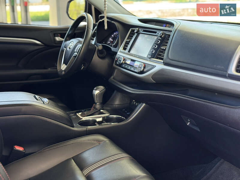 Позашляховик / Кросовер Toyota Highlander 2019 в Миколаєві