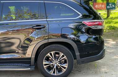 Внедорожник / Кроссовер Toyota Highlander 2016 в 