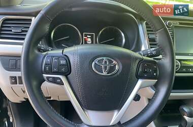 Внедорожник / Кроссовер Toyota Highlander 2016 в 