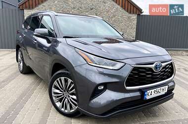 Позашляховик / Кросовер Toyota Highlander 2021 в 