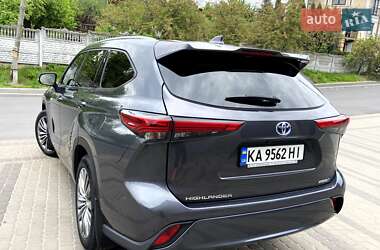 Позашляховик / Кросовер Toyota Highlander 2021 в 