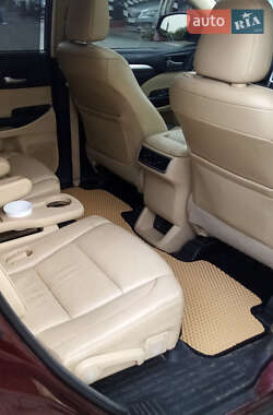 Внедорожник / Кроссовер Toyota Highlander 2014 в 