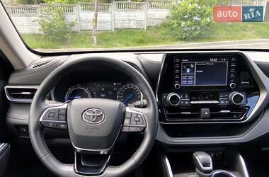 Позашляховик / Кросовер Toyota Highlander 2021 в 