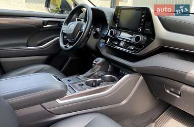 Позашляховик / Кросовер Toyota Highlander 2021 в 