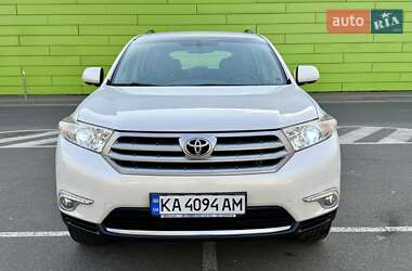 Позашляховик / Кросовер Toyota Highlander 2013 в 