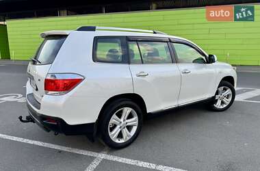 Позашляховик / Кросовер Toyota Highlander 2013 в 