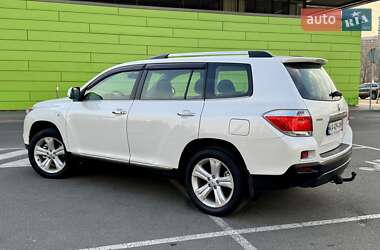 Позашляховик / Кросовер Toyota Highlander 2013 в 