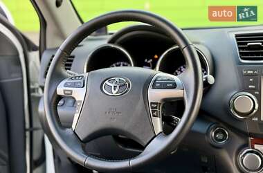 Позашляховик / Кросовер Toyota Highlander 2013 в 
