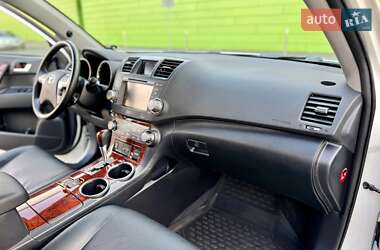 Позашляховик / Кросовер Toyota Highlander 2013 в 