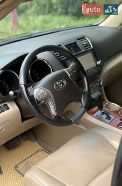 Внедорожник / Кроссовер Toyota Highlander 2008 в 