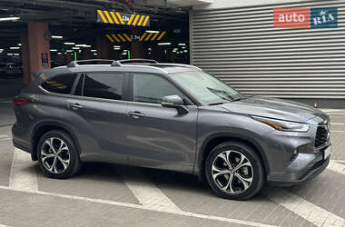 Позашляховик / Кросовер Toyota Highlander 2023 в 