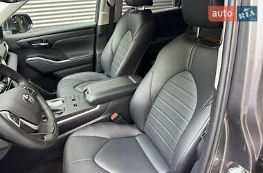 Позашляховик / Кросовер Toyota Highlander 2023 в 