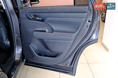 Внедорожник / Кроссовер Toyota Highlander 2023 в 