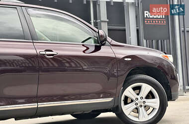 Внедорожник / Кроссовер Toyota Highlander 2012 в 