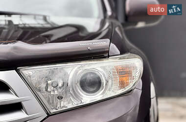 Внедорожник / Кроссовер Toyota Highlander 2012 в 