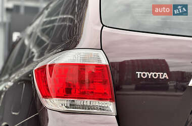 Внедорожник / Кроссовер Toyota Highlander 2012 в 