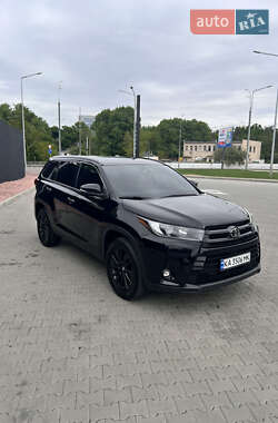 Внедорожник / Кроссовер Toyota Highlander 2019 в Киеве