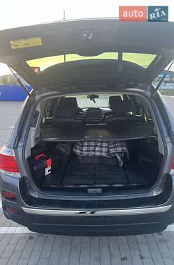 Внедорожник / Кроссовер Toyota Highlander 2012 в 