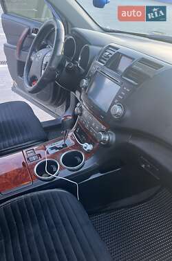 Внедорожник / Кроссовер Toyota Highlander 2012 в 