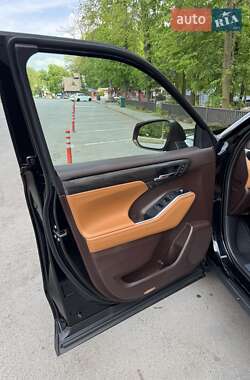 Позашляховик / Кросовер Toyota Highlander 2020 в 