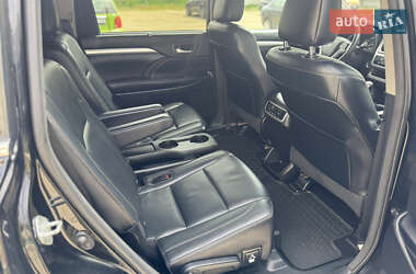 Внедорожник / Кроссовер Toyota Highlander 2016 в 