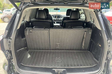 Внедорожник / Кроссовер Toyota Highlander 2016 в 