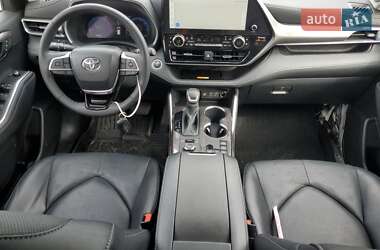 Внедорожник / Кроссовер Toyota Highlander 2024 в 