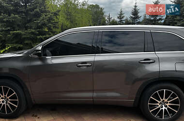 Внедорожник / Кроссовер Toyota Highlander 2017 в 