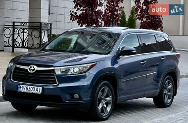 Внедорожник / Кроссовер Toyota Highlander 2016 в 