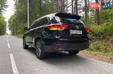 Позашляховик / Кросовер Toyota Highlander 2016 в 