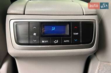 Позашляховик / Кросовер Toyota Highlander 2016 в 