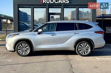 Внедорожник / Кроссовер Toyota Highlander 2020 в 