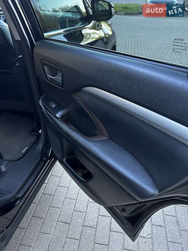 Внедорожник / Кроссовер Toyota Highlander 2017 в Киеве