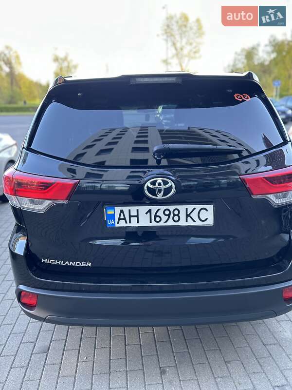 Внедорожник / Кроссовер Toyota Highlander 2017 в Киеве