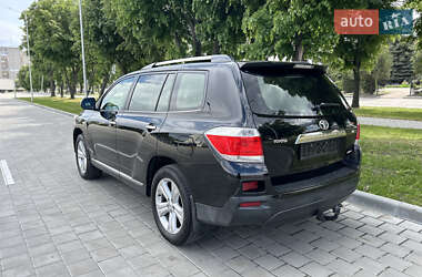Позашляховик / Кросовер Toyota Highlander 2012 в 