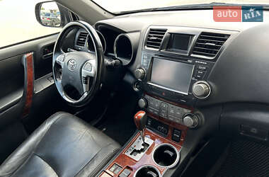 Позашляховик / Кросовер Toyota Highlander 2012 в 